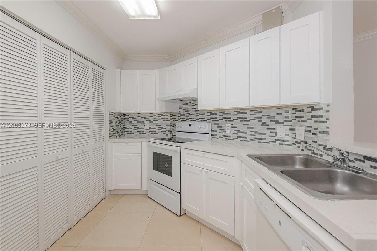 MEDITERRANEAN VILLAS COND · #305 in Hialeah - Photo 4