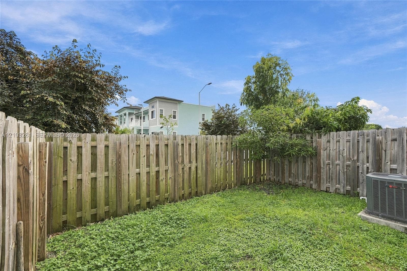 211 SW 6th Ln photo 26