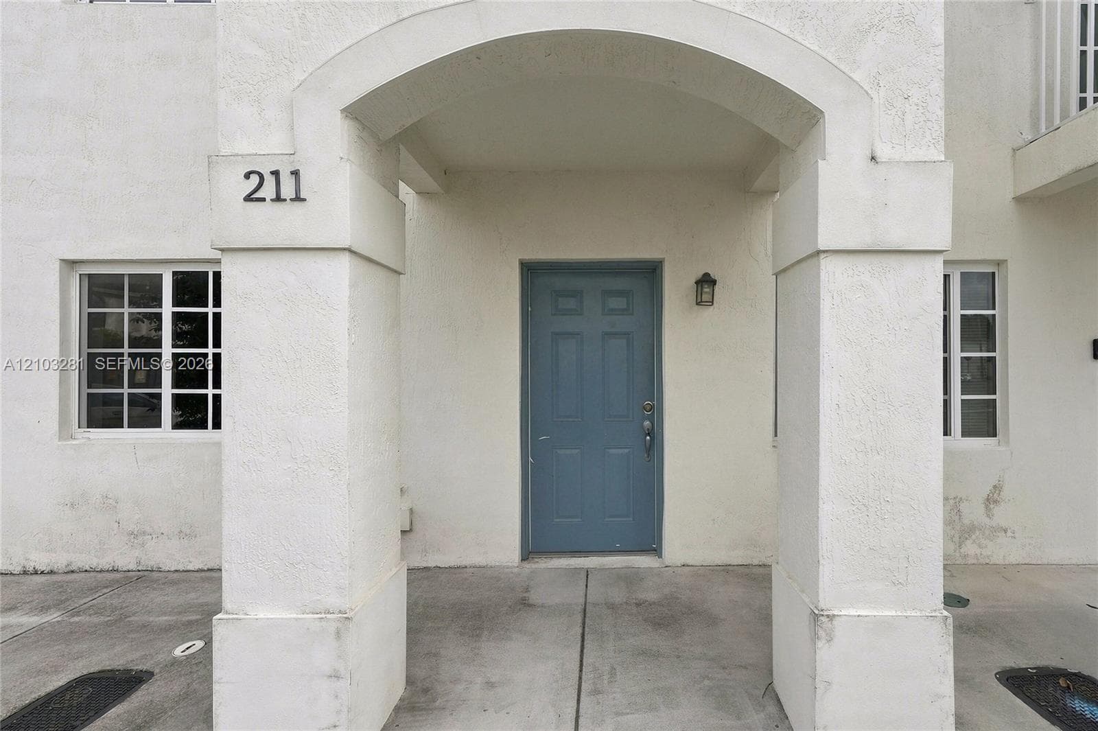 211 SW 6th Ln photo 3