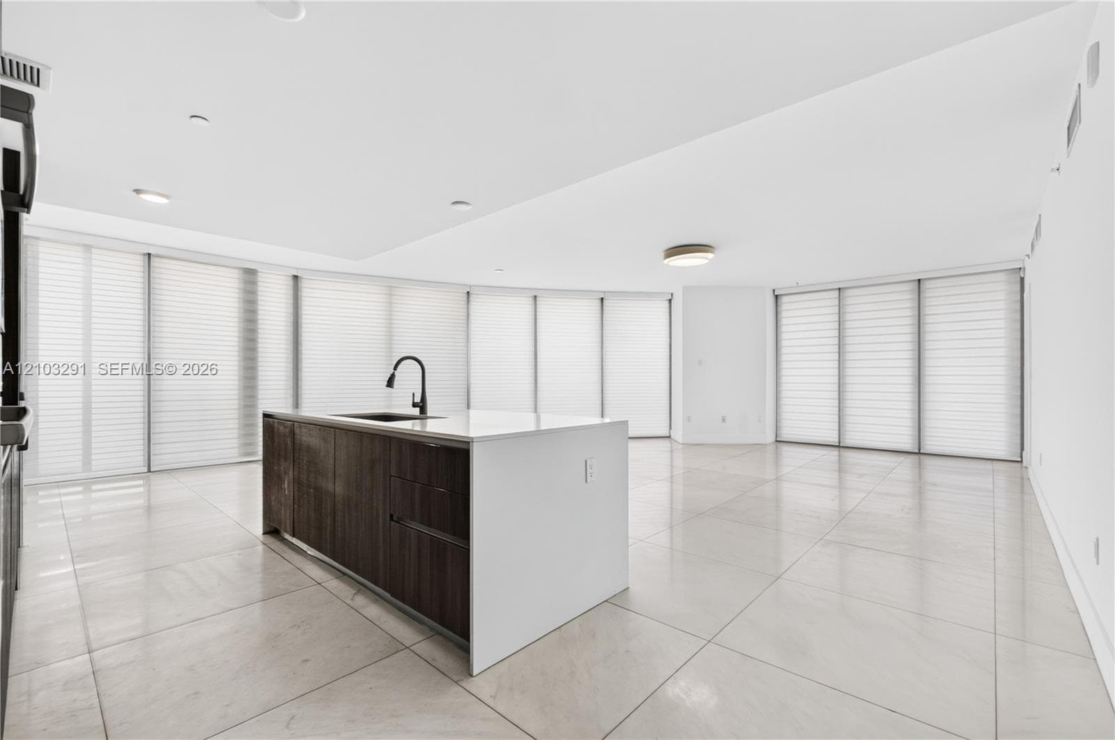 living room/kitchen