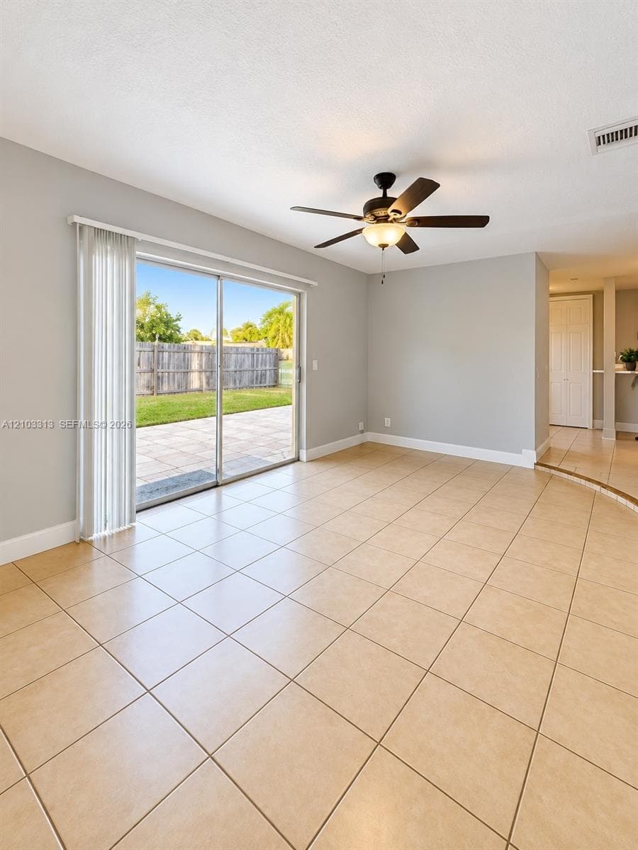 12217 Hillman Dr photo 4
