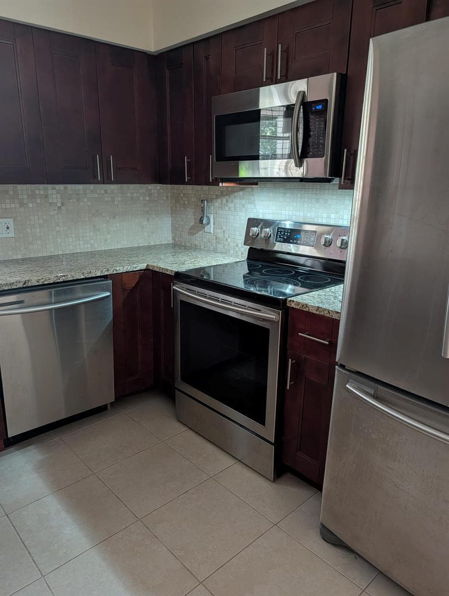 OLDAKER 18 AV RENT KITCHEN 2