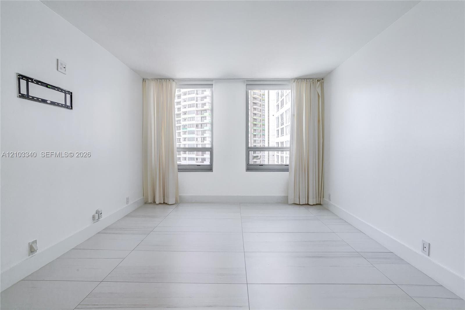 The Palace · #C1008 in Miami - Photo 27