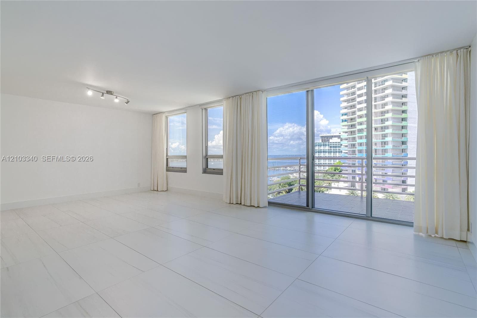The Palace · #C1008 in Miami - Photo 2