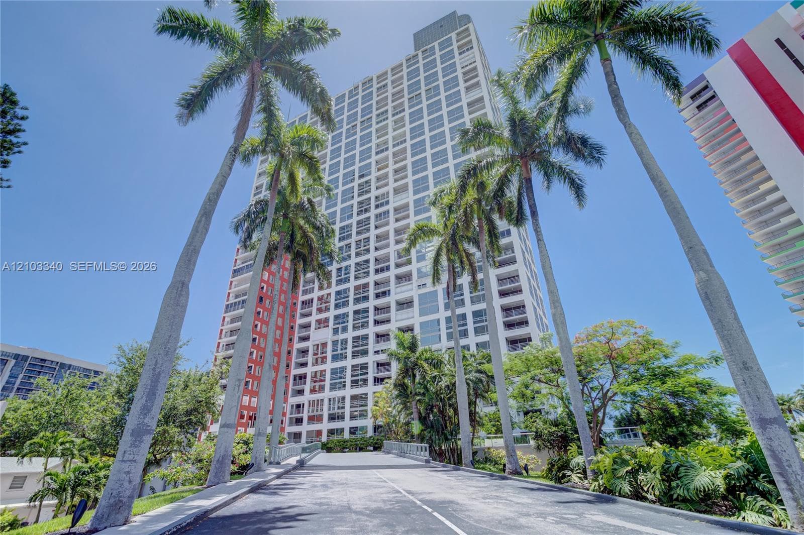 The Palace · #C1008 in Miami - Photo 47