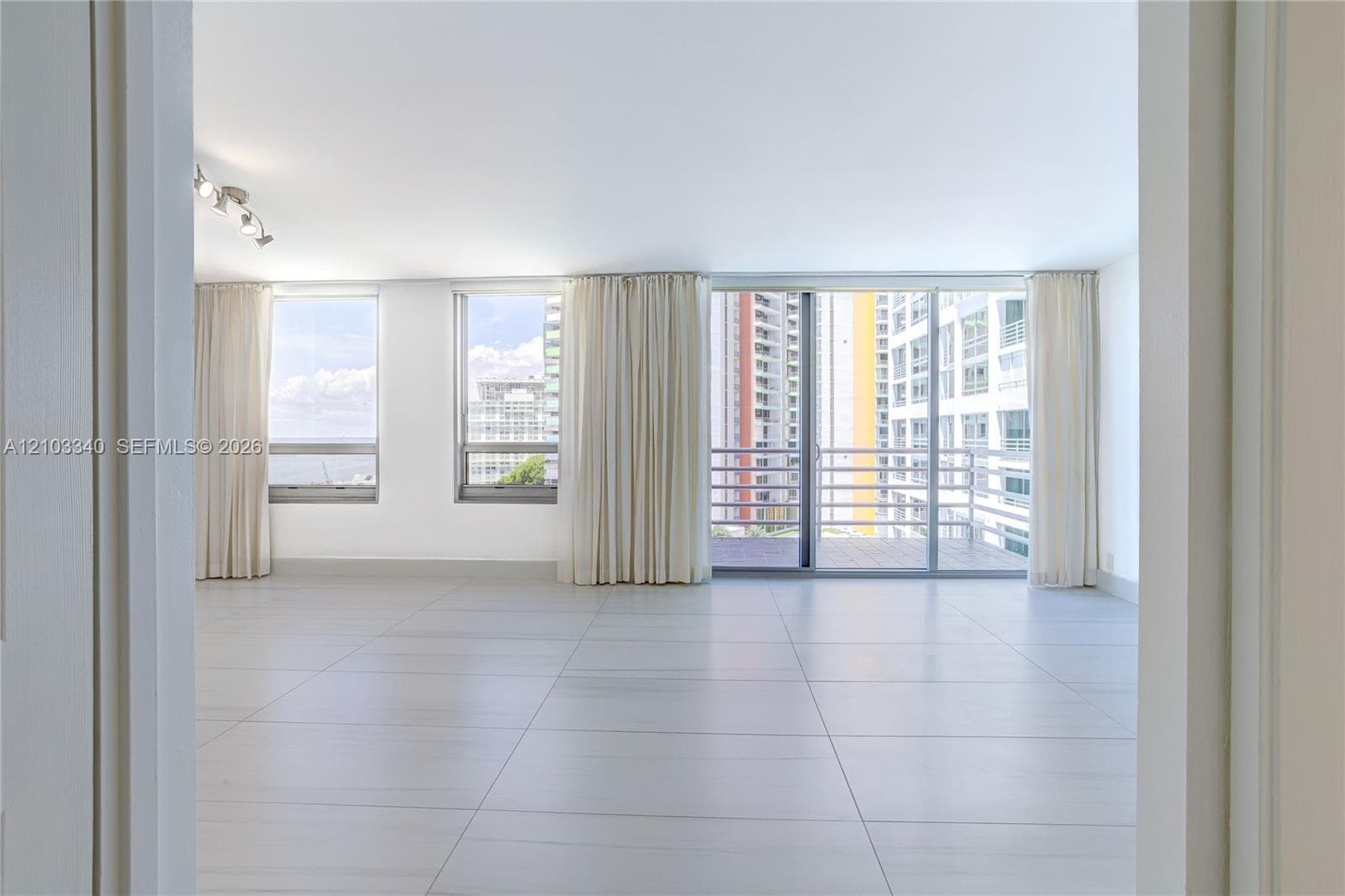 The Palace · #C1008 in Miami - Photo 1