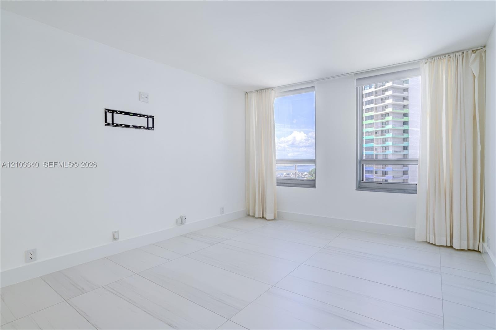 The Palace · #C1008 in Miami - Photo 28