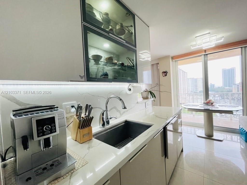 WINSTON TOWERS 700 CONDO · #1118 in Sunny Isles Beach - Photo 12