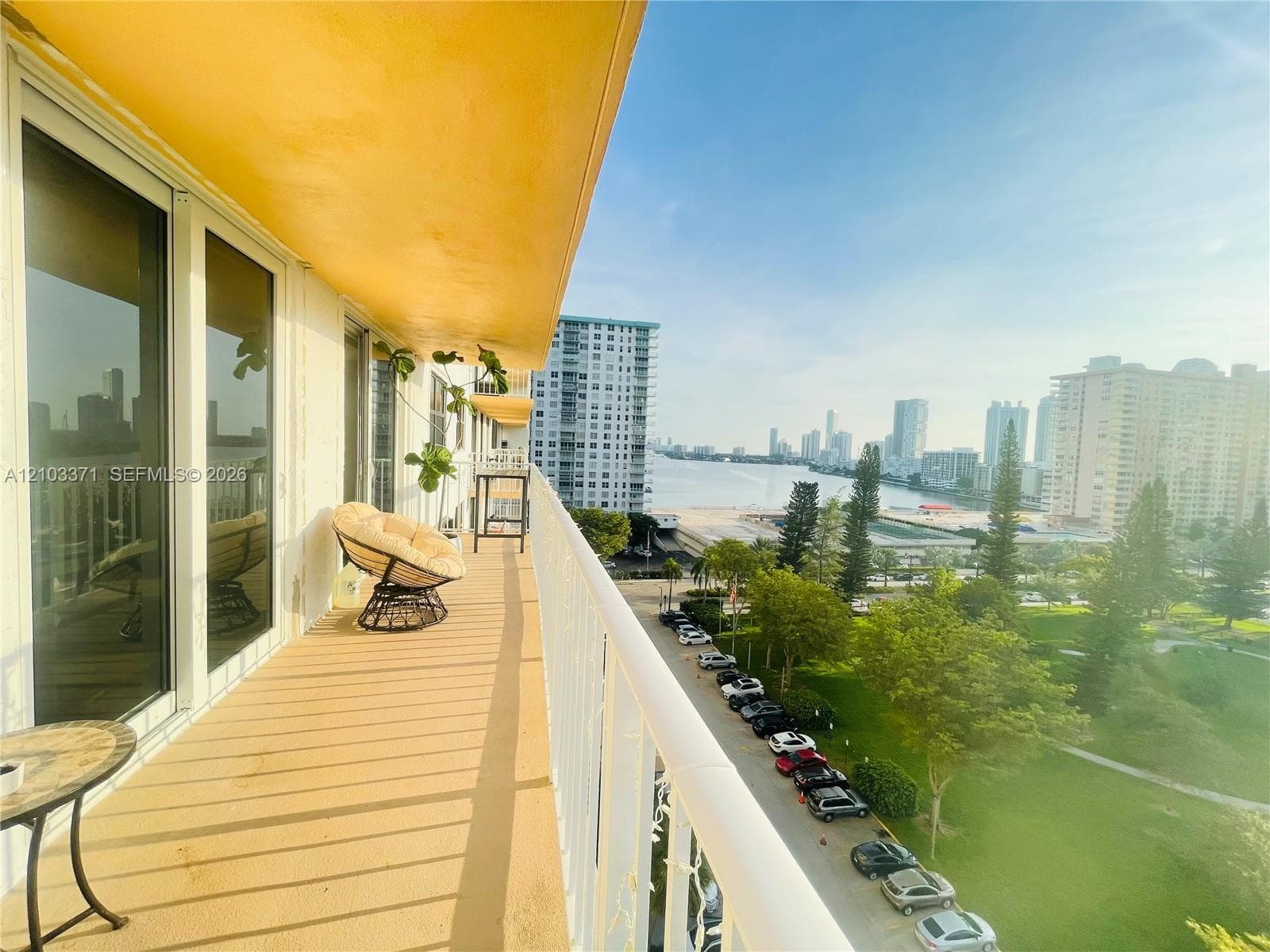 WINSTON TOWERS 700 CONDO · #1118 in Sunny Isles Beach - Photo 3