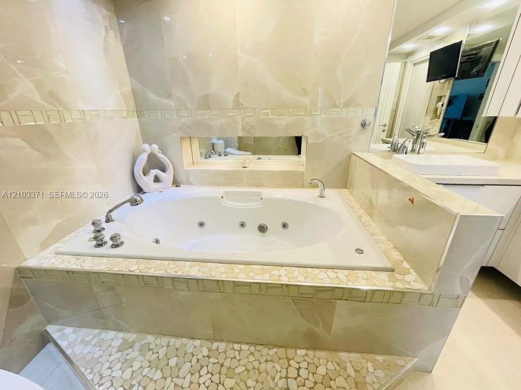 WINSTON TOWERS 700 CONDO · #1118 in Sunny Isles Beach - Photo 5