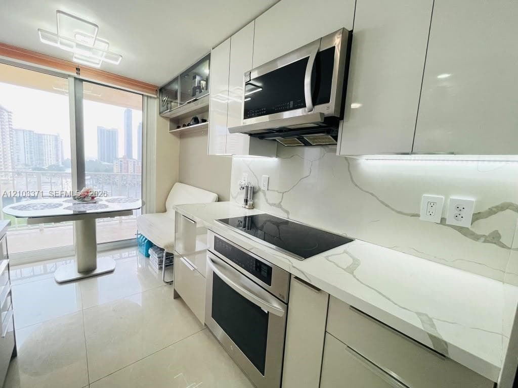 WINSTON TOWERS 700 CONDO · #1118 in Sunny Isles Beach - Photo 11