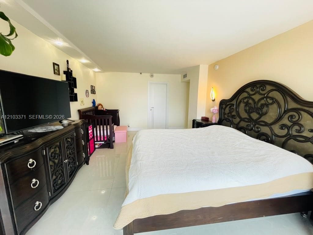 WINSTON TOWERS 700 CONDO · #1118 in Sunny Isles Beach - Photo 4