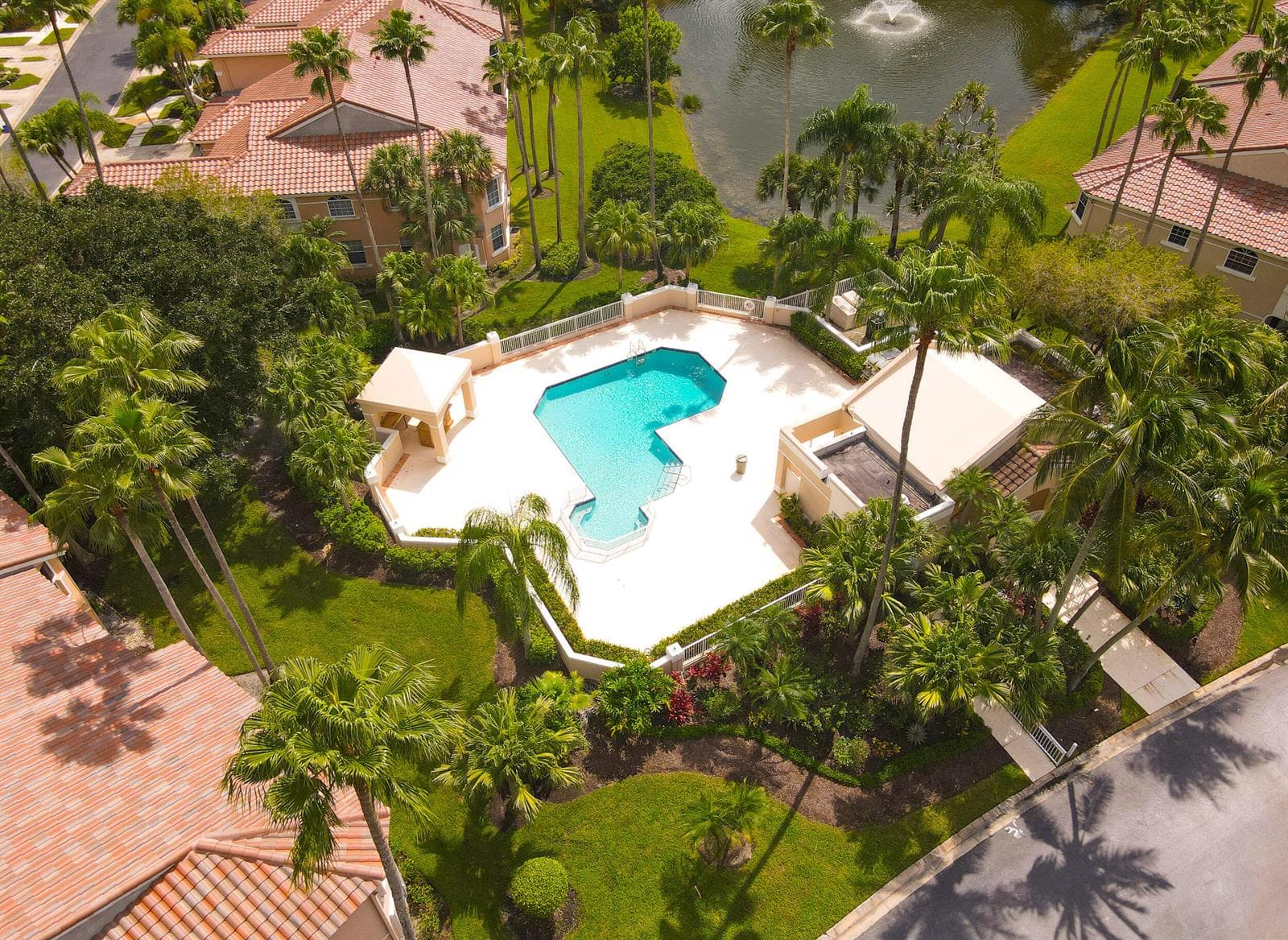 LEGENDS POOL