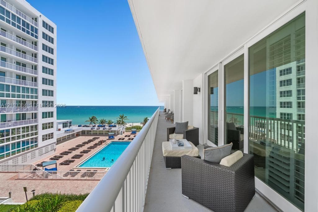 THE CARRIAGE HOUSE CONDO · #343 in Miami Beach - Photo 18