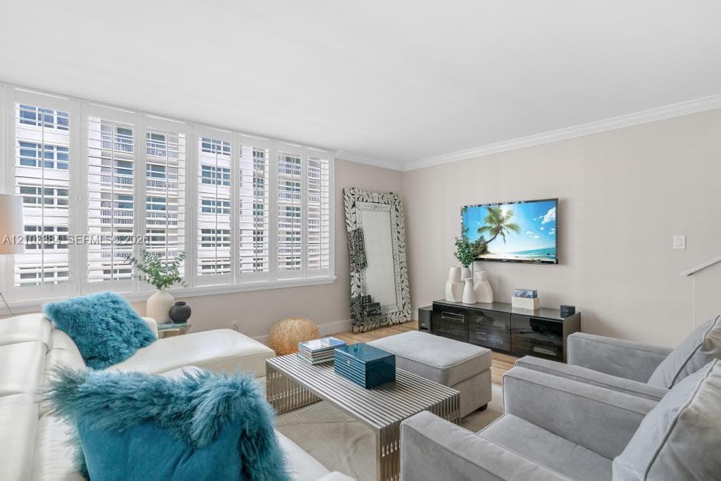 THE CARRIAGE HOUSE CONDO · #343 in Miami Beach - Photo 4
