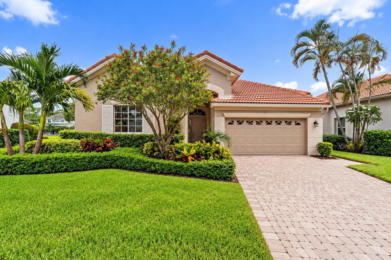 90 Monterey Pt Exterior