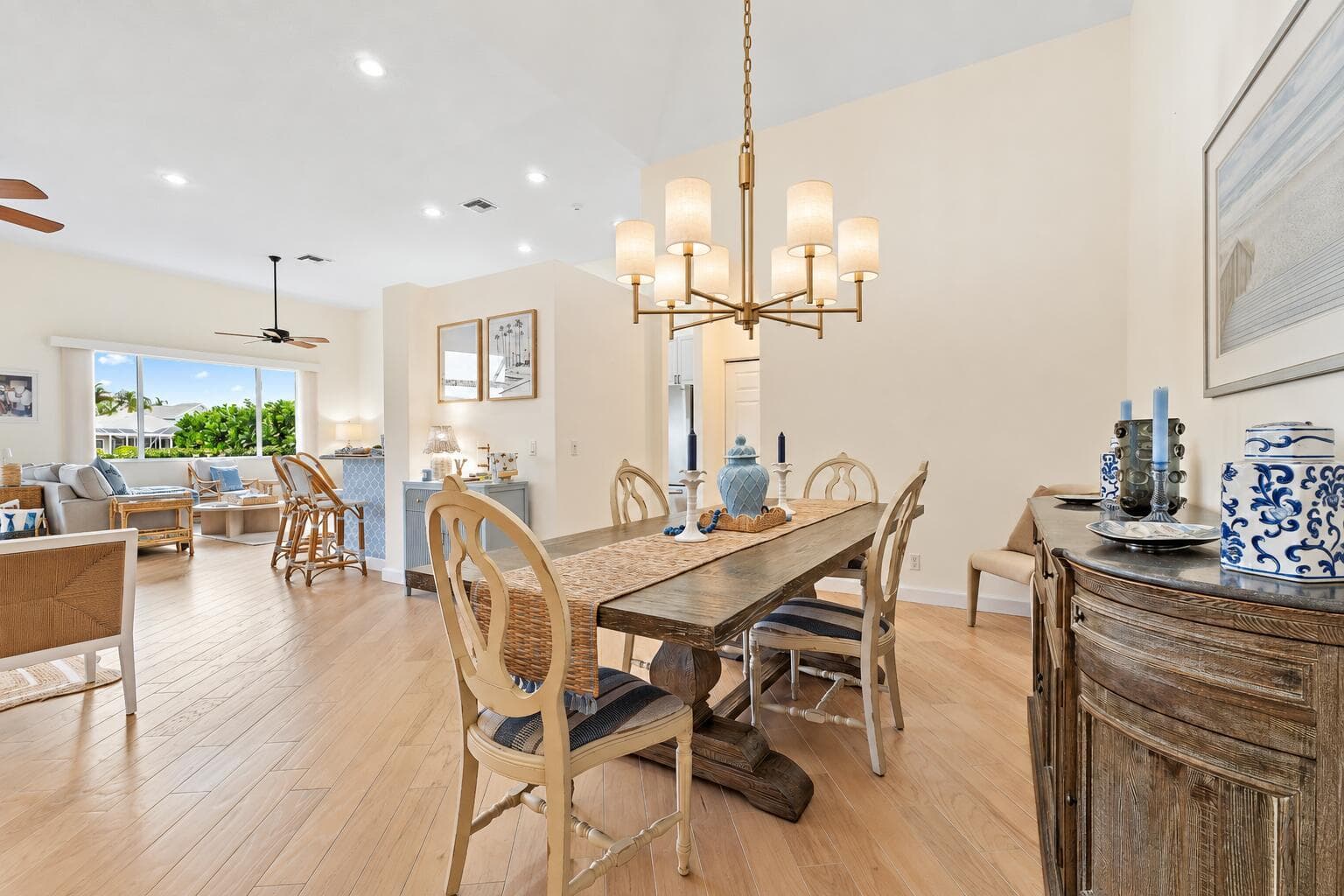 90 Monterey Pt Dining