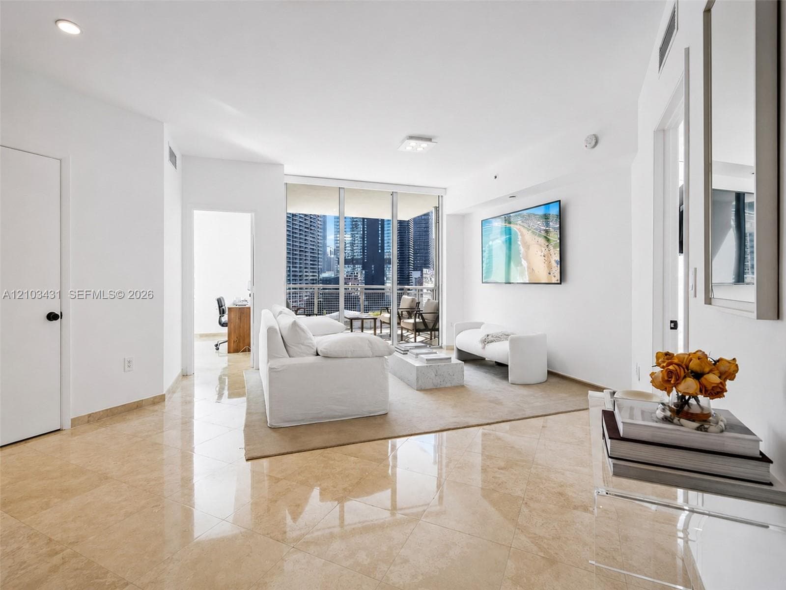 Wind at Riverfront · #2304 in Miami - Photo 3