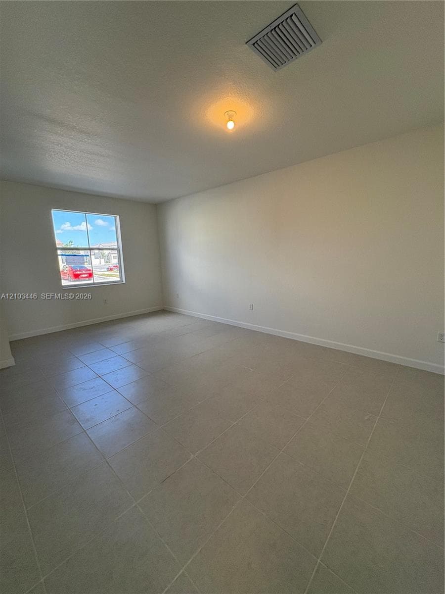 2558 SE 29th St #2558 photo 3
