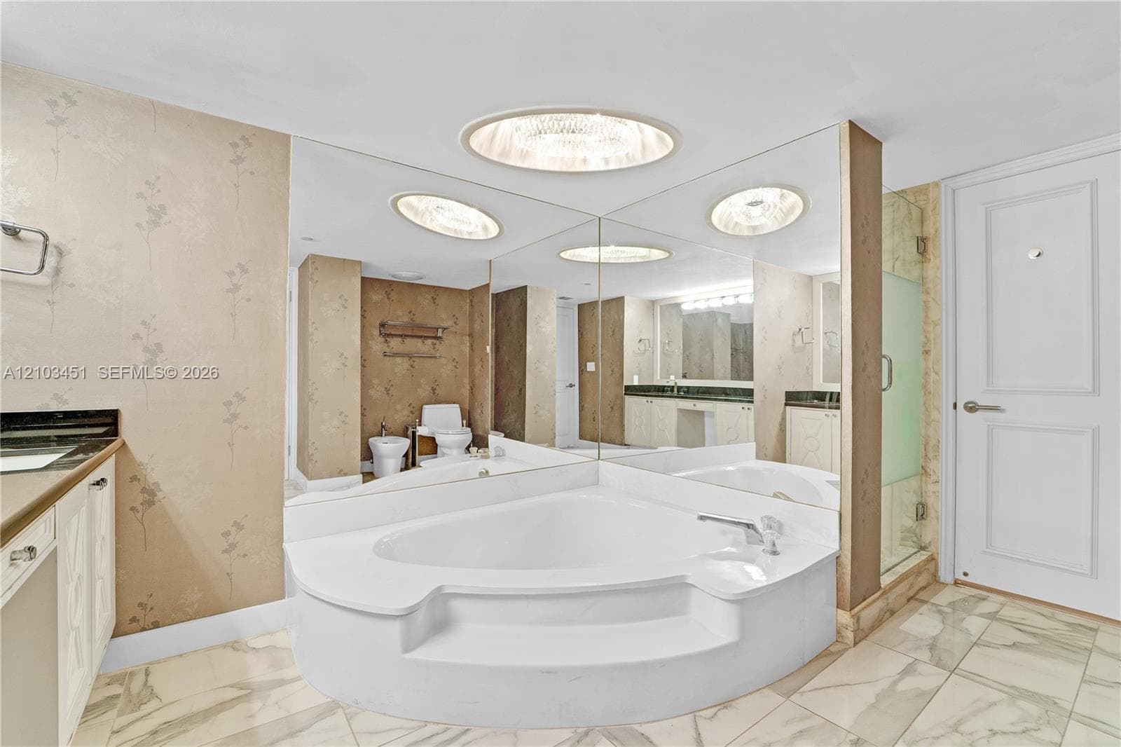 ALSO INCLUDES A SHOWER