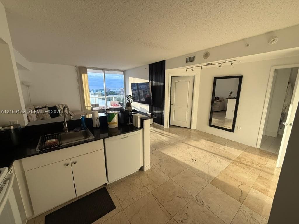BLUE LAGOON CONDO · #PH3 (1603) in Miami - Photo 5