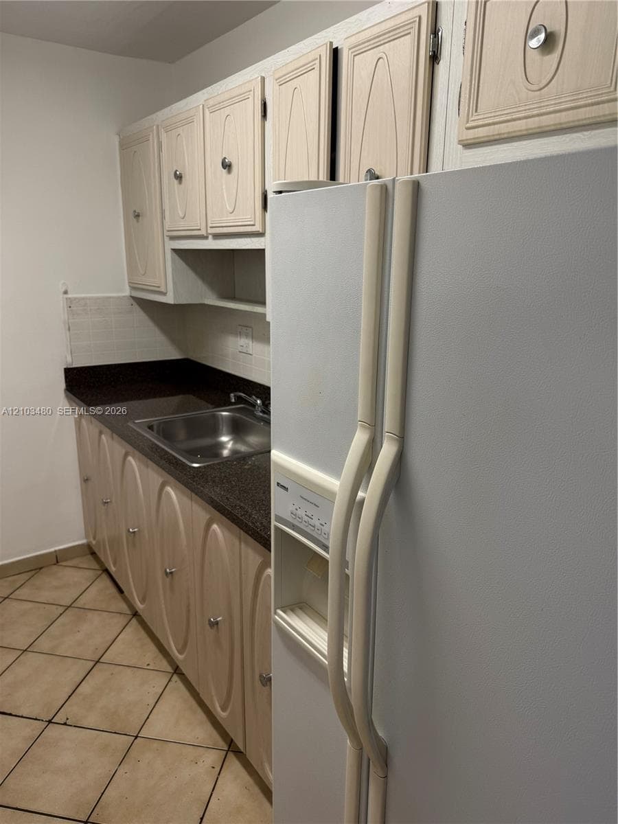 HALF MOON TOWERS CONDO · #604 in Miami - Photo 6