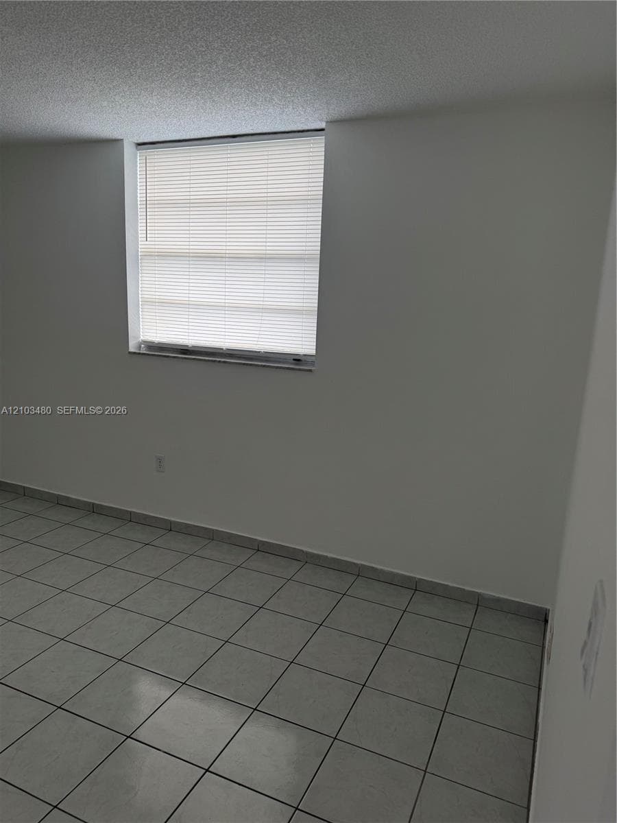HALF MOON TOWERS CONDO · #604 in Miami - Photo 17
