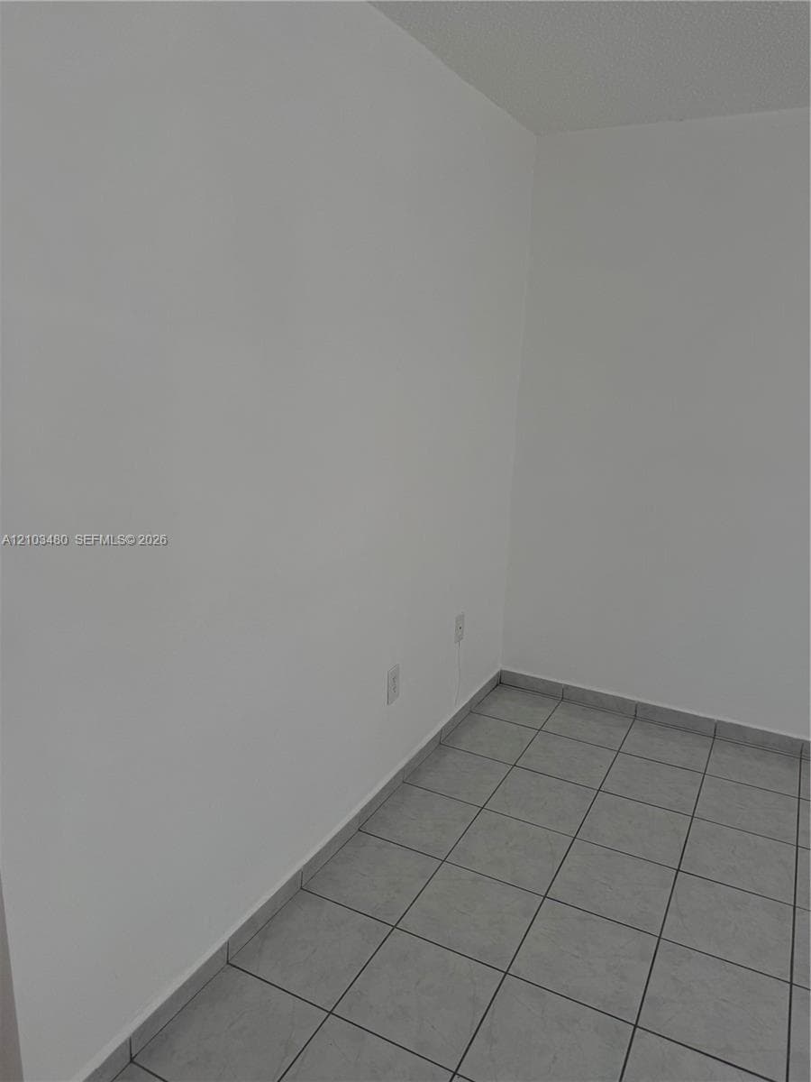 HALF MOON TOWERS CONDO · #604 in Miami - Photo 16