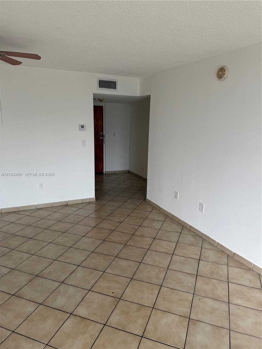HALF MOON TOWERS CONDO · #604 in Miami - Photo 3