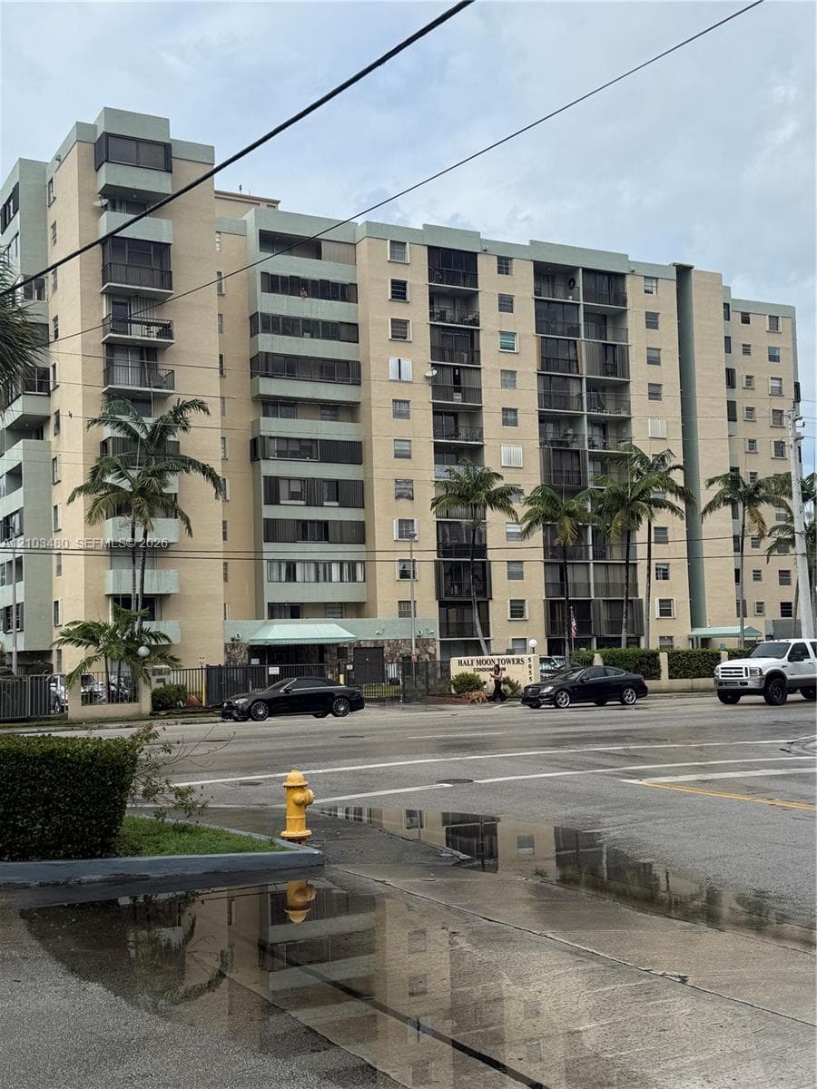 HALF MOON TOWERS CONDO · #604 in Miami - Photo 1