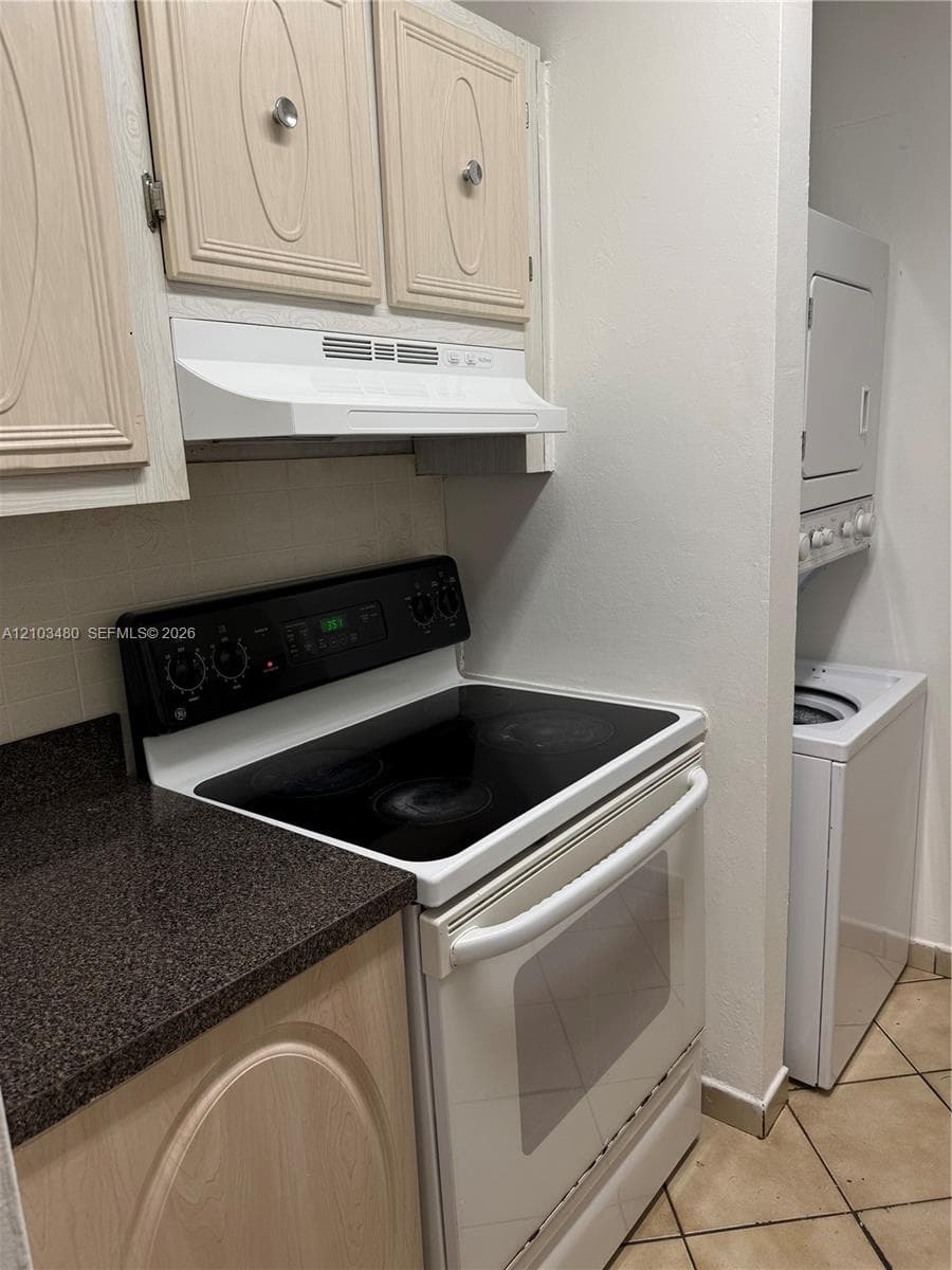 HALF MOON TOWERS CONDO · #604 in Miami - Photo 5