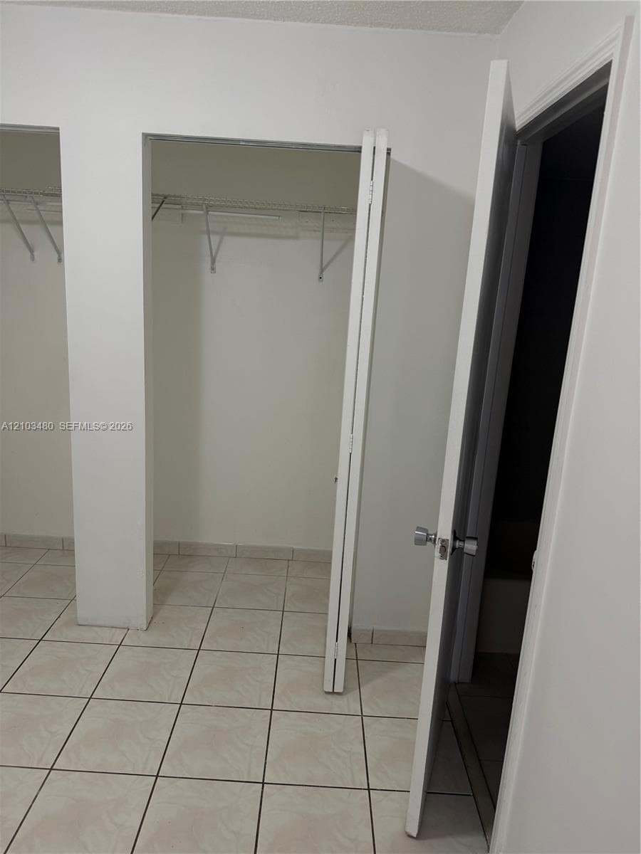 HALF MOON TOWERS CONDO · #604 in Miami - Photo 10