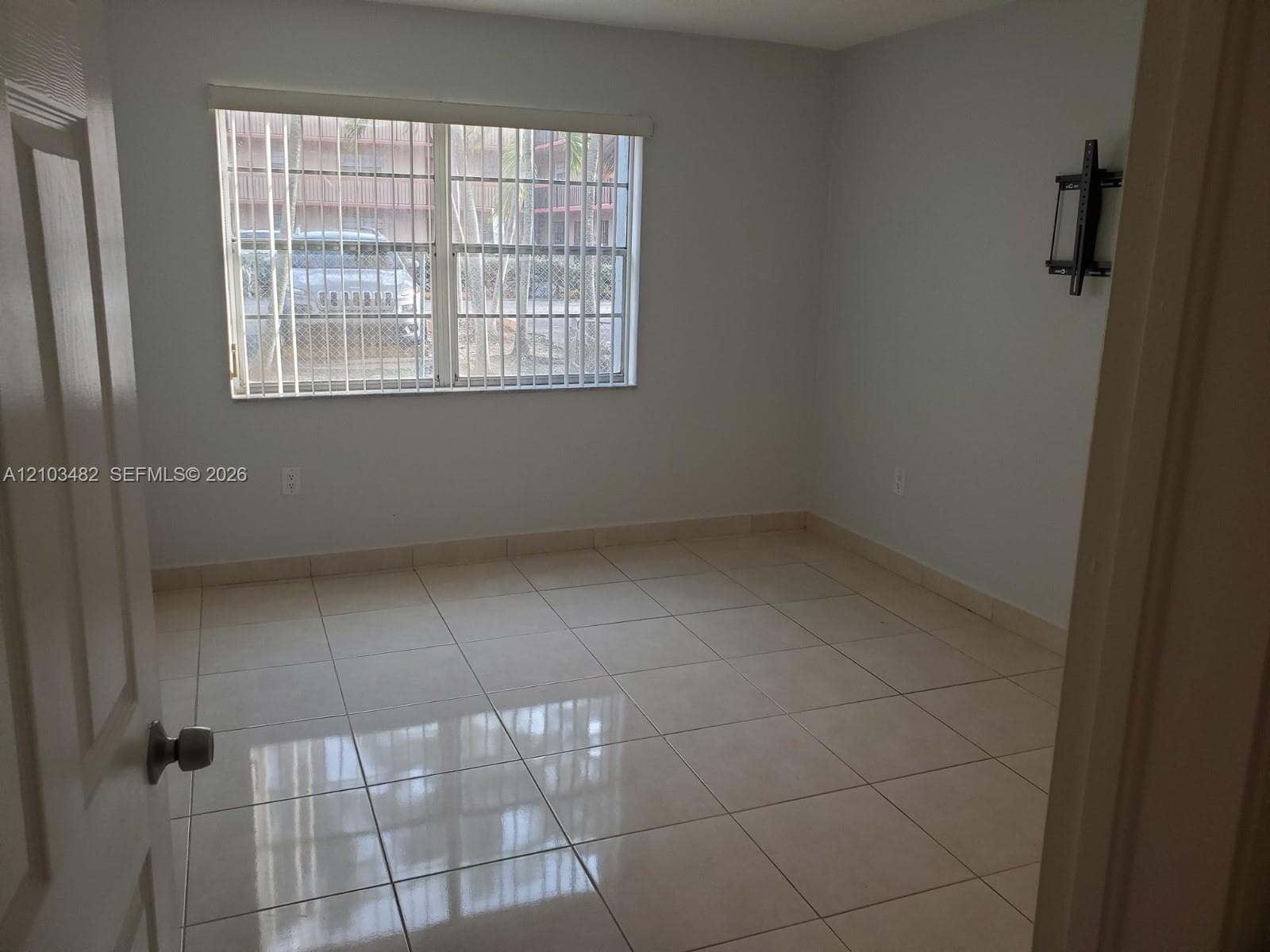 MIAMI PARADISE CONDO · #103 in Miami - Photo 17