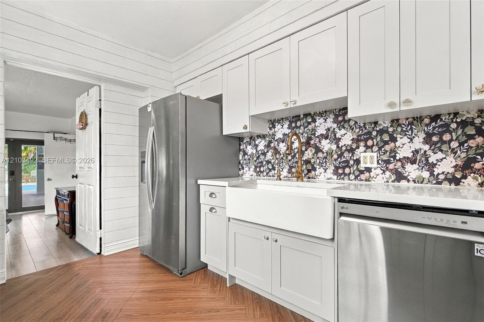 208 Iroquois St photo 10
