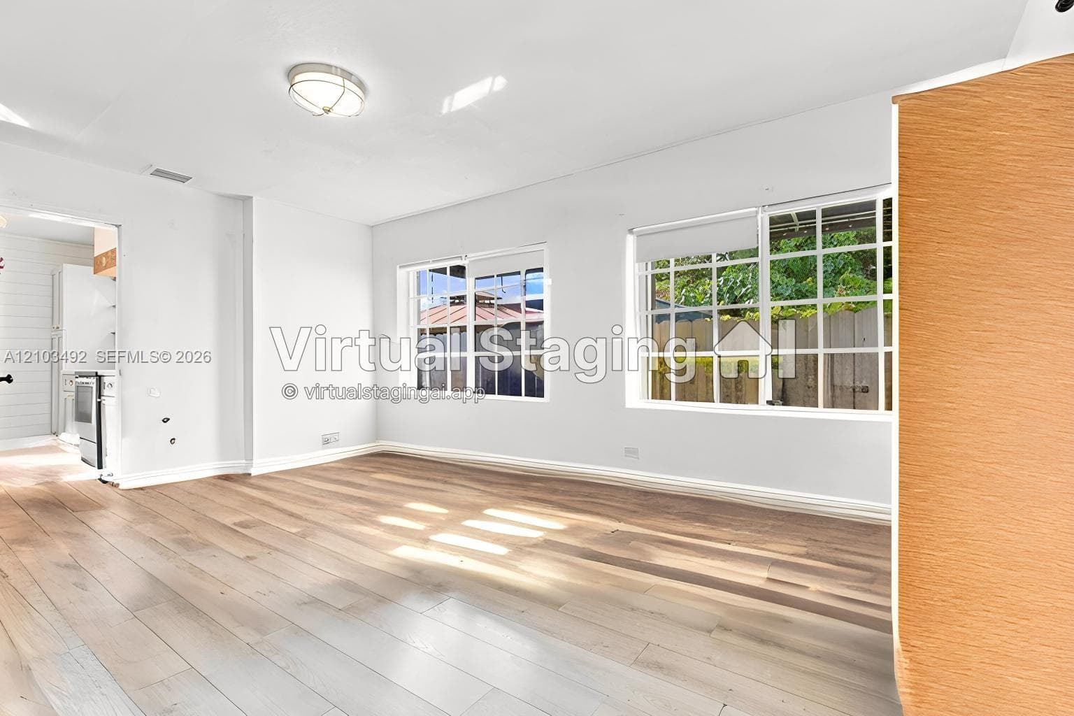 208 Iroquois St photo 11