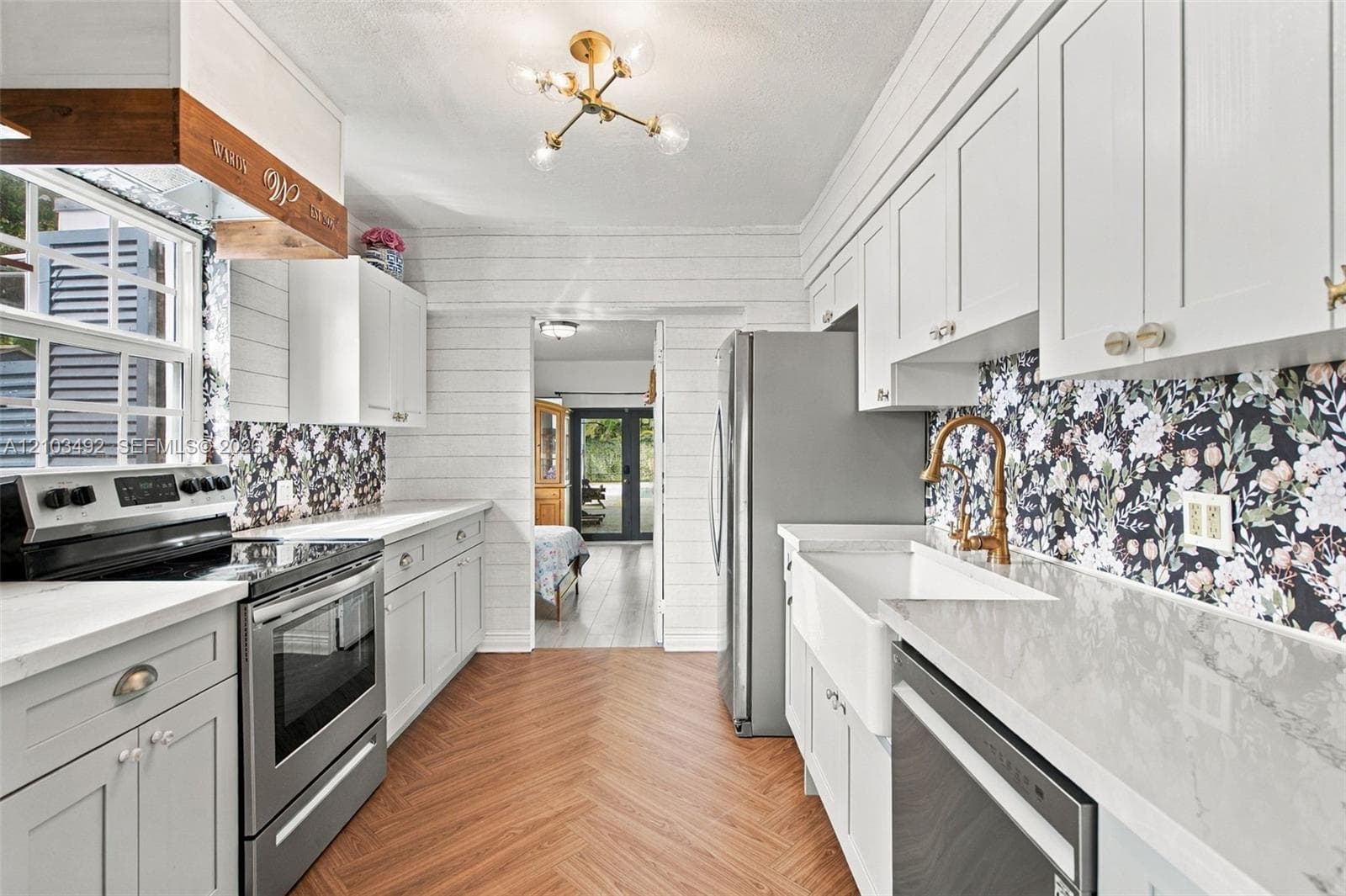 208 Iroquois St photo 8