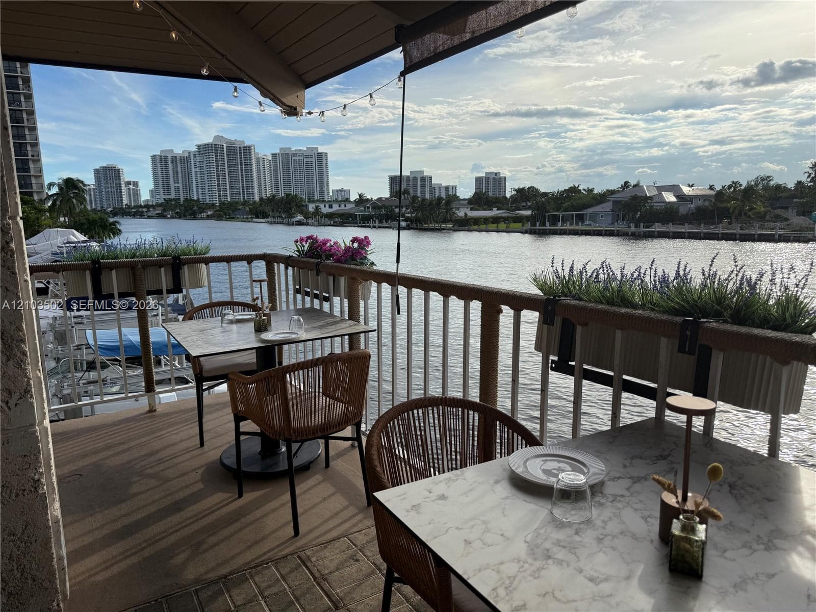 Onsite Indoor/Outdoor Dining