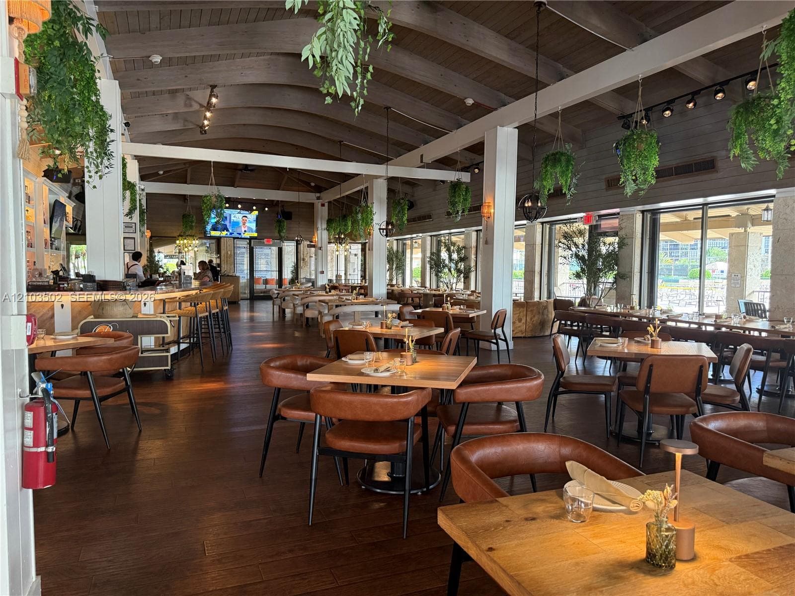 Onsite Indoor/Outdoor Dining