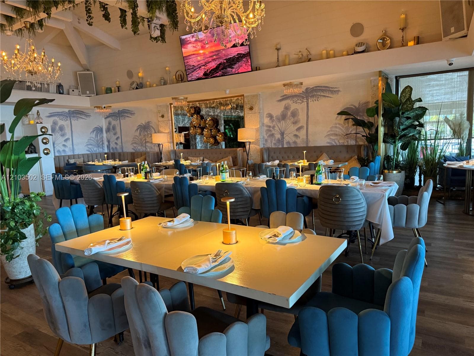 Onsite Indoor/Outdoor Dining