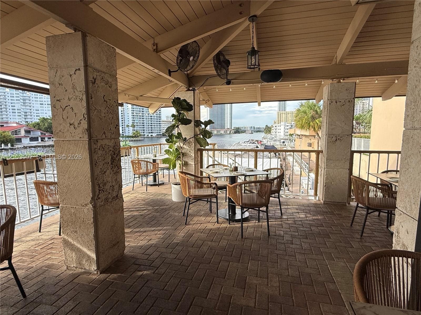 Onsite Indoor/Outdoor Dining