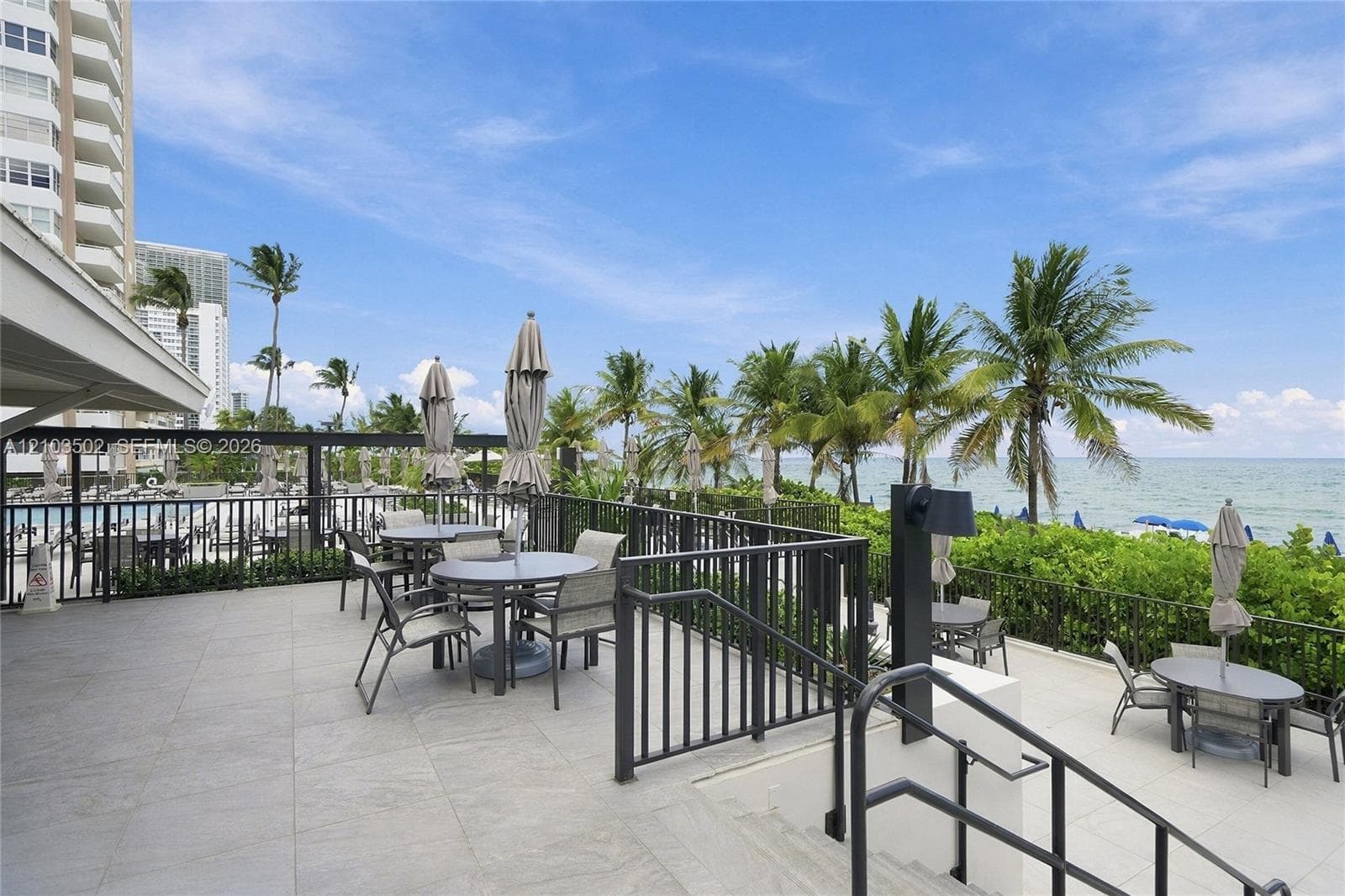 Outdoor casual dining