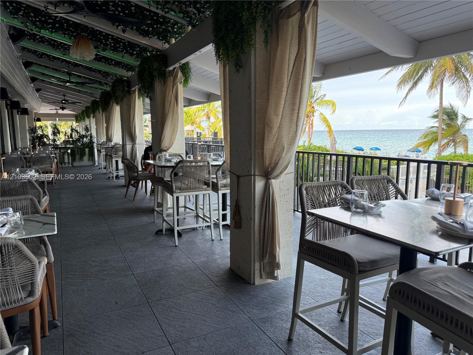 Onsite Indoor/Outdoor Dining