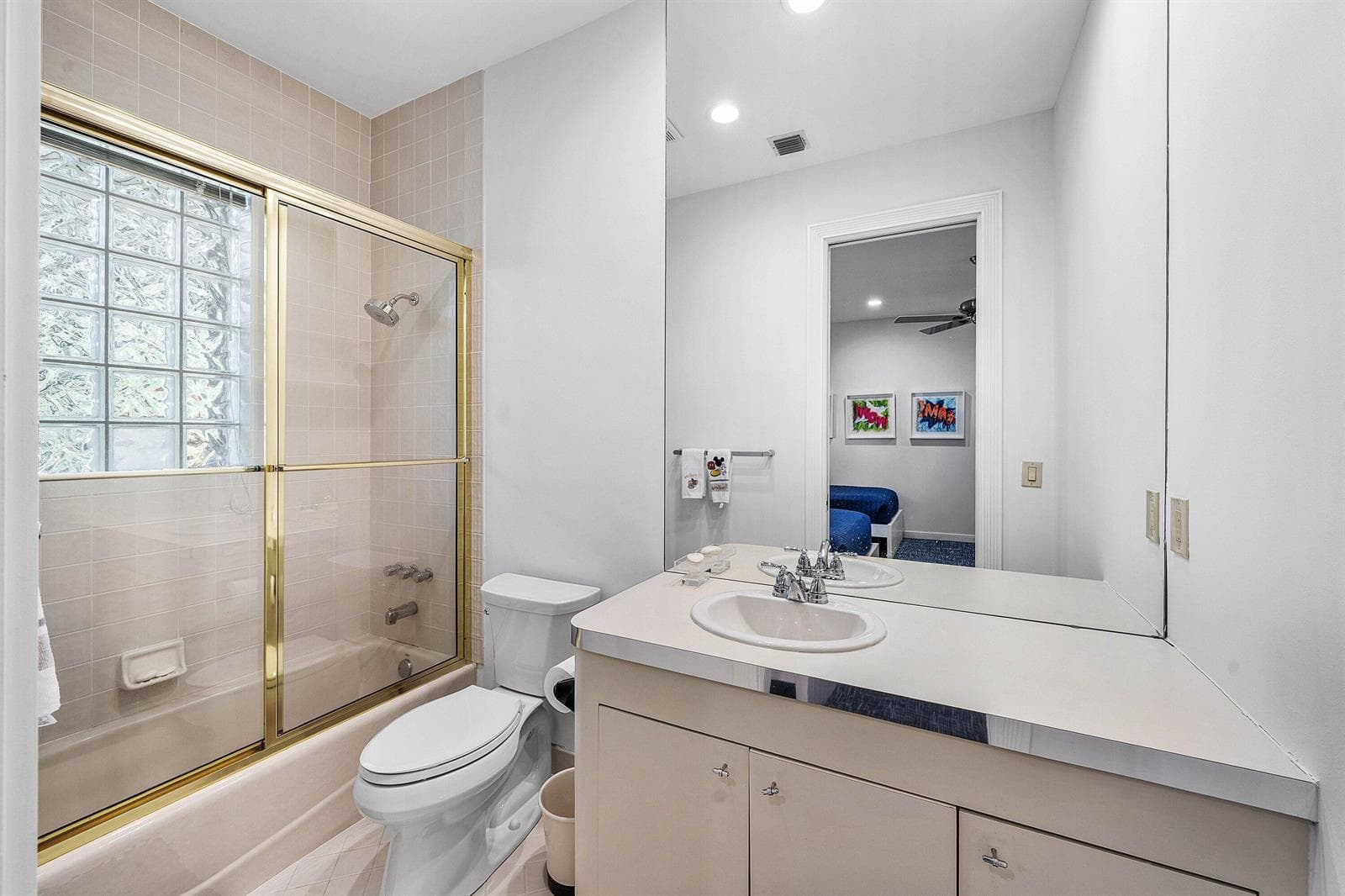 Guest bath3