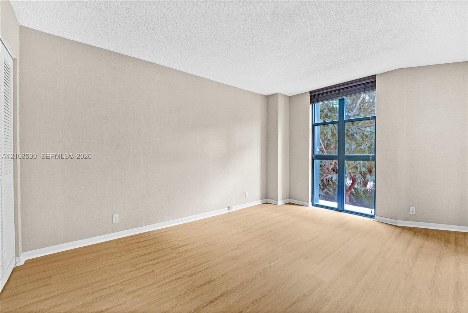 2nd bedroom reverse view