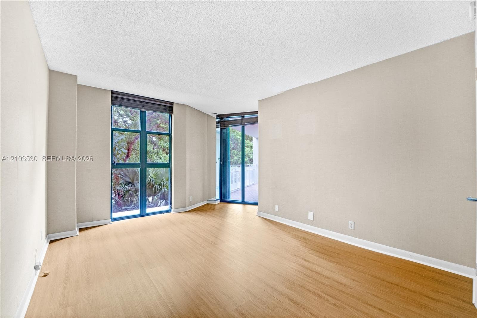 2nd bedroom reverse view