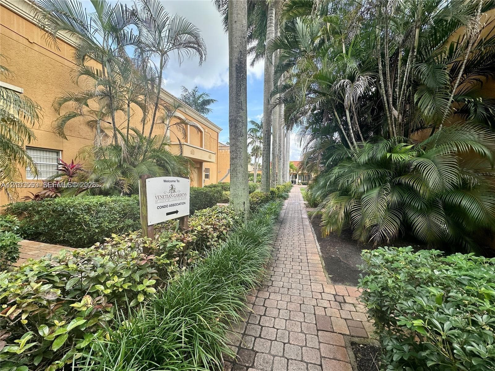 VENETIAN GARDENS · #N207 in Hialeah - Photo 3