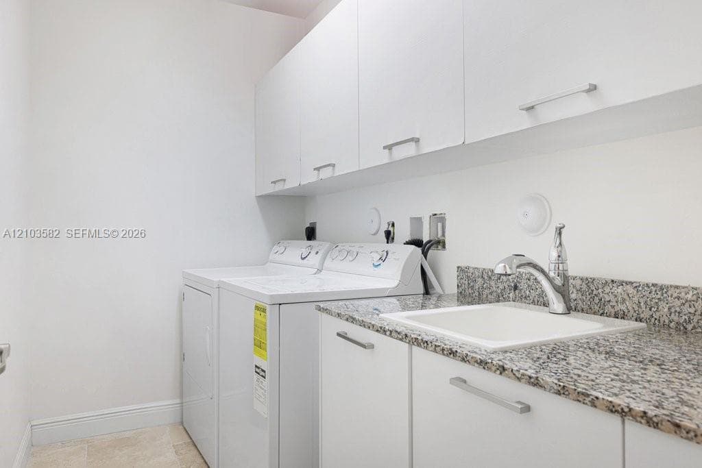 8461 NW 51st Ter photo 35