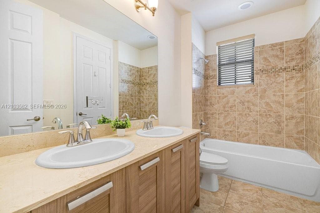 8461 NW 51st Ter photo 25