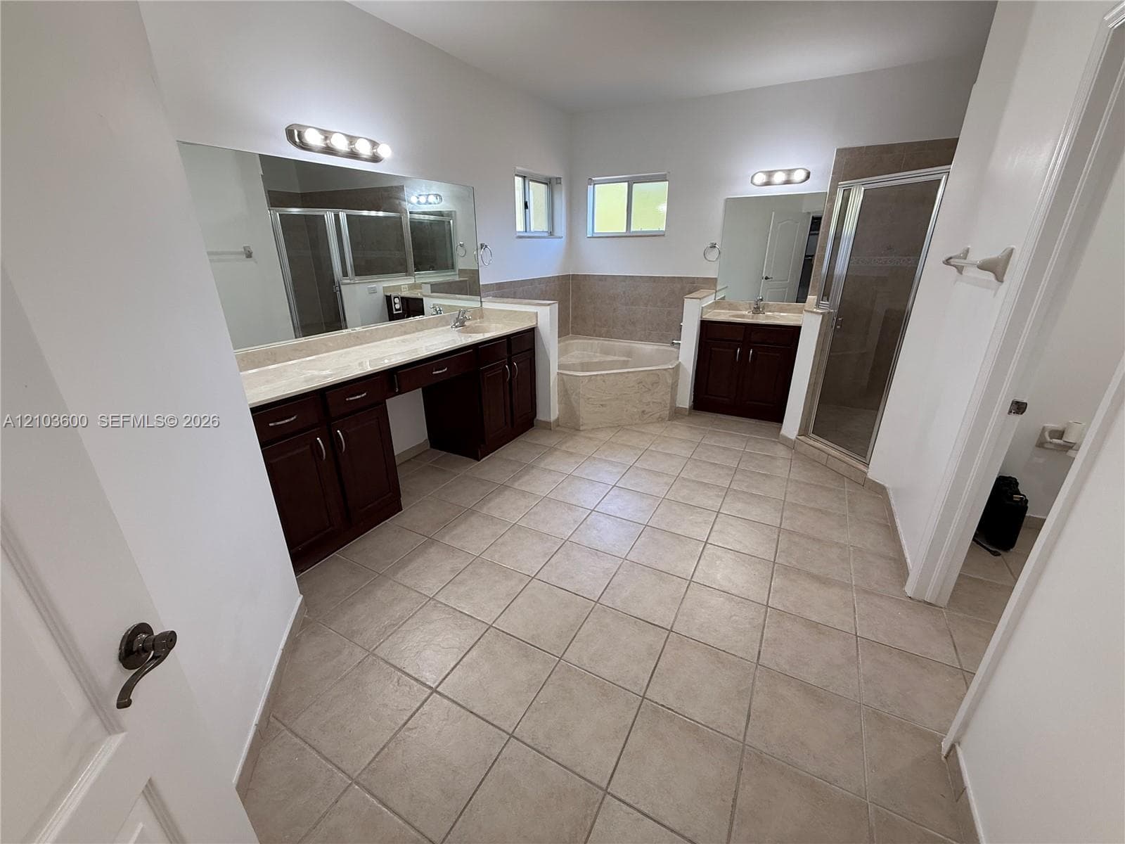 2250 SE 19th Ave photo 11