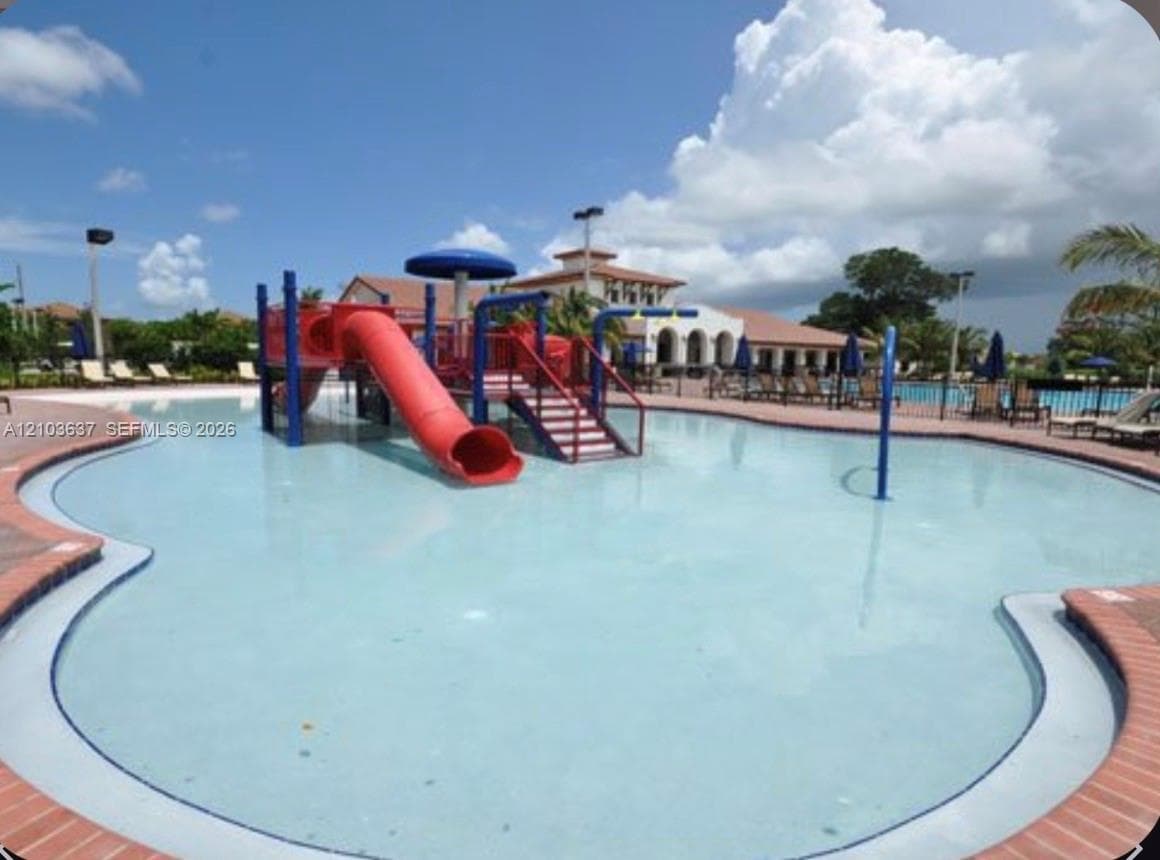 Splash pool